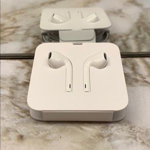 Apple Wired Headphones— never used